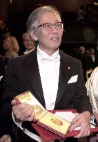 (1)Japanese chemist Shirakawa receives Nobel Prize